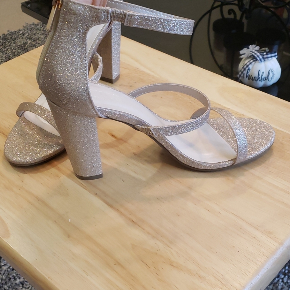 Sandal - Picture 2 of 4